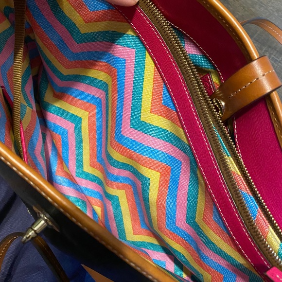 Dooney & Bourke - Picture 4 of 5